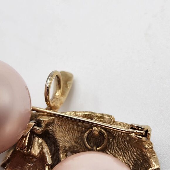 Vtg Rare LISA SCHALLERT Large Pink Faux Pearl Nouveau Grapes Articulated Brooch - Picture 6 of 7